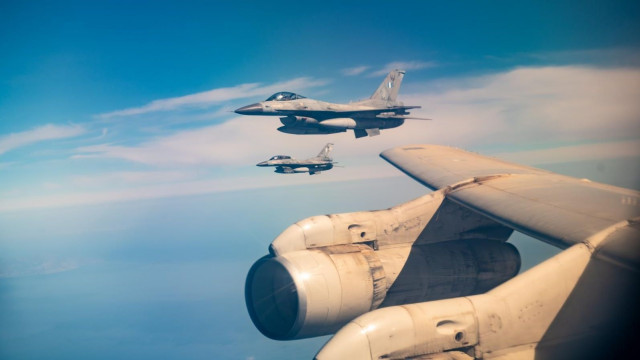 Εντυπωσιακές εικόνες πάνω από το Αιγαίο: Ισραηλινά ιπτάμενα τάνκερ ανεφοδιάζουν ελληνικά μαχητικά