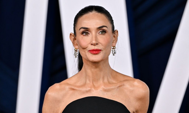 Demi Moore: Η ομορφιά θέλει «θυσίες» και το απέδειξε με ένα χιουμοριστικό βίντεο