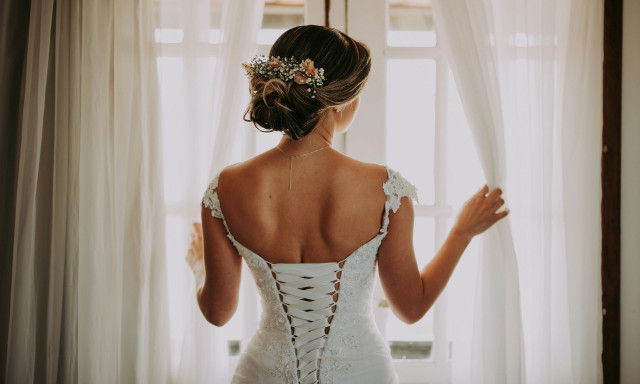 Viral βίντεο: Πώς μία «άλλη» γυναίκα έκλεψε τα βλέμματα από τη νύφη στον γάμο