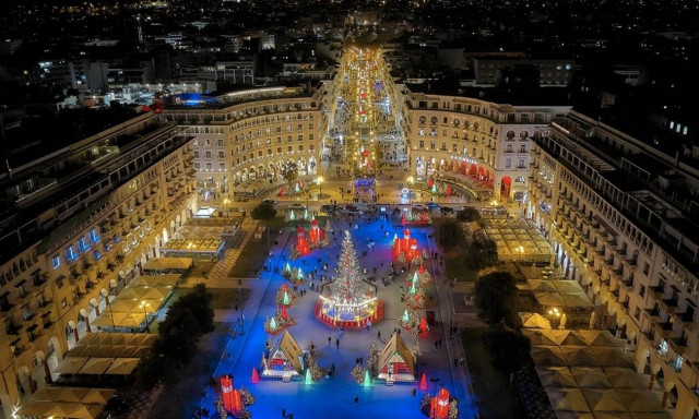 Σε ρυθμούς Χριστουγέννων η Θεσσαλονίκη – Πότε θα ανάψει το δέντρο στην Αριστοτέλους