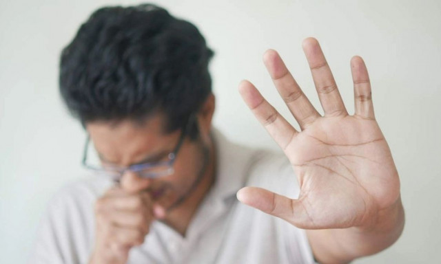 «Οι άνθρωποι βήχουν μόλις τους πλησιάζω»: Η σπάνια πάθηση που κάνει τους άλλους αλλεργικούς σε εσάς