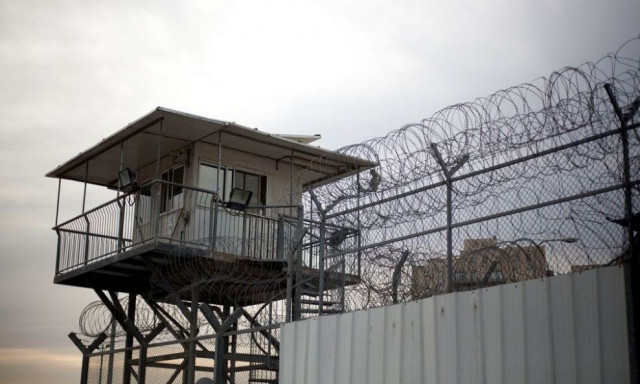 Mέσα στην υπόγεια φυλακή του Ισραήλ, όπου οι Παλαιστίνιοι κρατούνται χωρίς να βλέπουν ποτέ το φως