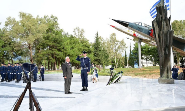 Επιμνημόσυνη δέηση στο Μνημείο Πεσόντων Αεροπόρων στην Αεροπορική Βάση Δεκέλειας (εικόνες)