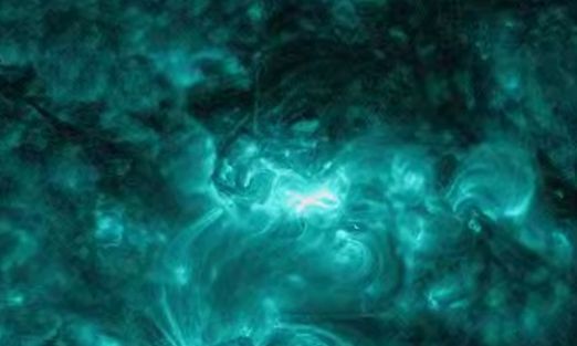 Μια ισχυρή έκρηξη σημειώθηκε στον Ήλιο, με στόχο απευθείας τη Γη - Καταγράφηκε σε βίντεο