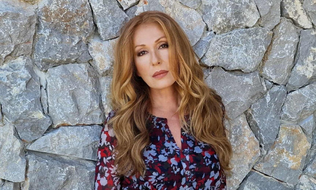 Έφη Κοντού: Εντυπωσιάζει το νέο της single με τίτλο «Για μας»