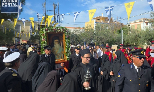 Άγιος Νεκτάριος: Κοσμοσυρροή στην Αίγινα για προσκύνημα