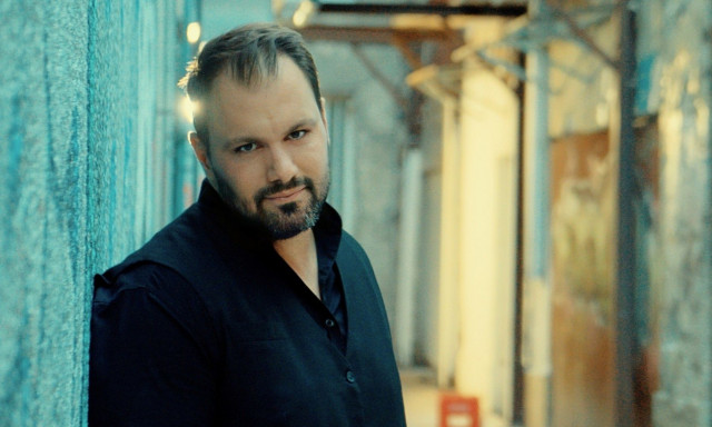 Ο Νίκος Κυπριώτης ερμηνεύει μεγάλη επιτυχία των Κυριάκου Παπαδόπουλου-Ηλία Φιλίππου!