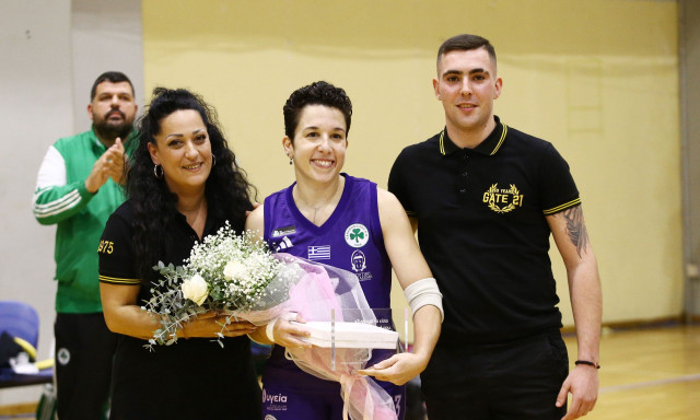 Συγκινητικές στιγμές στο ΑΕΚ – Παναθηναϊκός: Οι φίλοι της «Ένωσης» τίμησαν την Πέννυ Ρόγκα