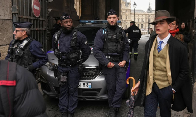 Λούβρο: Έκπληξη η ταυτότητα του «επιθεωρητή Ζακ Κλουζό» - Ποιος είναι ο άνδρας της φωτογραφίας