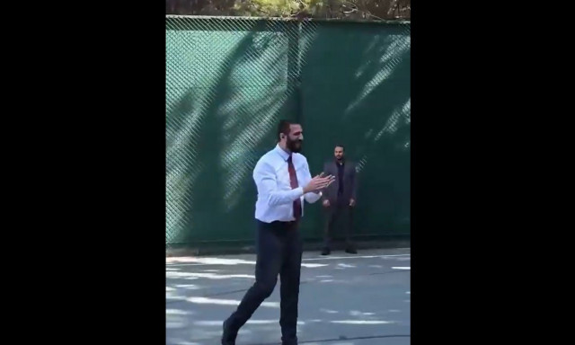 Μπάσκετ με Αμερικανούς στρατηγούς έπαιξε ο πρόεδρος της Συρίας - Βίντεο