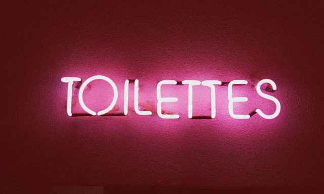 Απολύθηκε επειδή πήγαινε πολύ στην τουαλέτα - Η εταιρεία τον χρονομετρούσε με το ρολόι στο χέρι