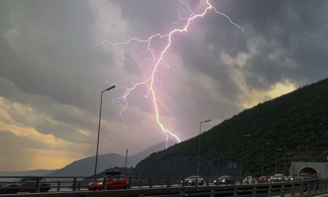 Καιρός αύριο: Κακοκαιρίας συνέχεια και την Τρίτη – Σε ποιες περιοχές θα είναι έντονα τα φαινόμενα