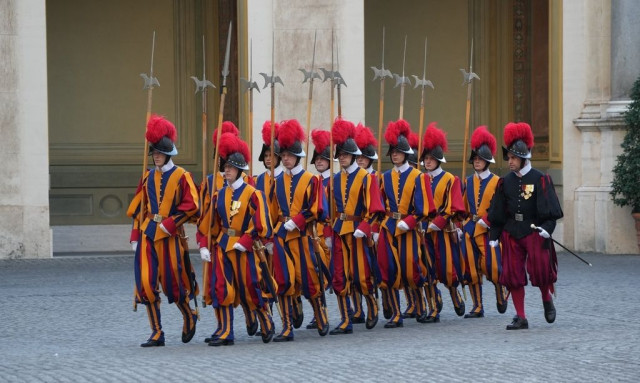 Φρουρός της Ελβετικής Φρουράς του Βατικανού έφτυσε περιφρονητικά Εβραίες - Έρευνα για την καταγγελία