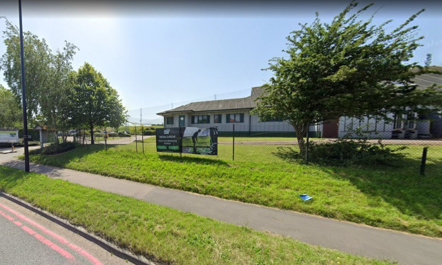 Λονδίνο: 5χρονος πέθανε όταν ένας τοίχος κατέρρευσε πάνω του σε γήπεδο γκολφ για οικογένειες