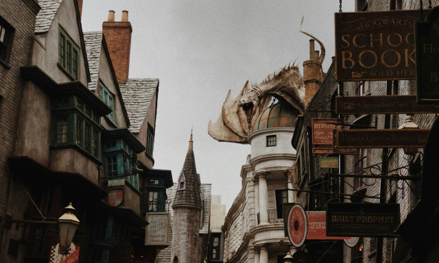 Σε αυτό το χωριό της Βρετανίας θα νιώσεις τη «μαγεία» του Χάρι Πότερ