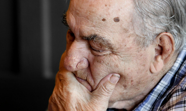 Νευροεπιστήμονας αποκαλύπτει 3 «κρυφούς» παράγοντες που μπορεί να πυροδοτήσουν τη νόσο Αλτσχάιμερ