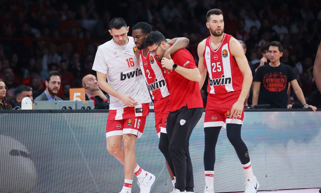 ΣΟΚ με Έβανς: Τραυματίστηκε, αποχώρησε υποβασταζόμενος και πήγε στο νοσοκομείο για εξετάσεις