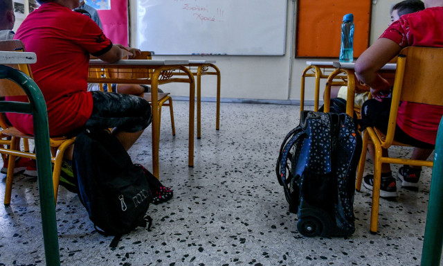 Λάρισα: Λάμπες πέφτουν από το ταβάνι εν ώρα μαθήματος – Τι καταγγέλλουν οι γονείς