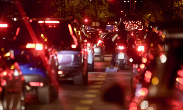 Κίνηση τώρα: Κυκλοφοριακό «κομφούζιο» σε Κηφισίας και Μεσογείων - Καθυστερήσεις στην Αττική Οδό