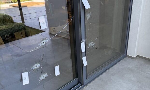 Ρόδος: «Μπορεί να με σκότωναν» - Σε σοκ ο επιχειρηματίας μετά τους πυροβολισμούς στο σπίτι του