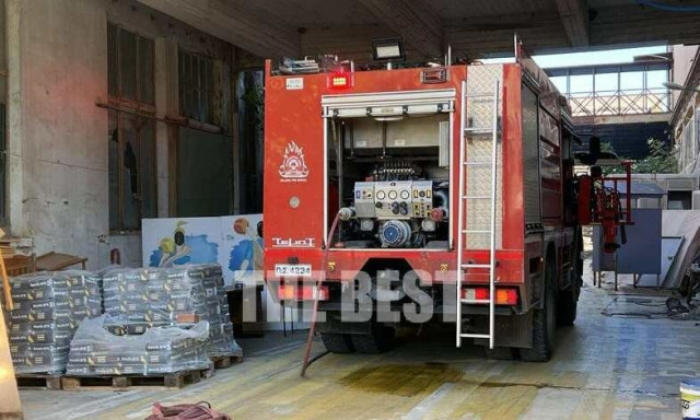 Πάτρα: Φωτιά σε εγκαταλελειμμένο κτίριο - Βίντεο