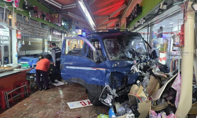 Συναγερμός στη Νότια Κορέα: Φορτηγό έπεσε σε πλήθος σε αγορά - Δύο νεκροί και 18 τραυματίες