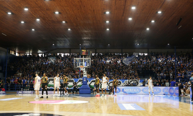 Θεσσαλονίκη: Κατέρρευσε τμήμα κερκίδας εν μέσω αγώνα στο «Ιβανώφειο» - Δύο ελαφρά τραυματίες