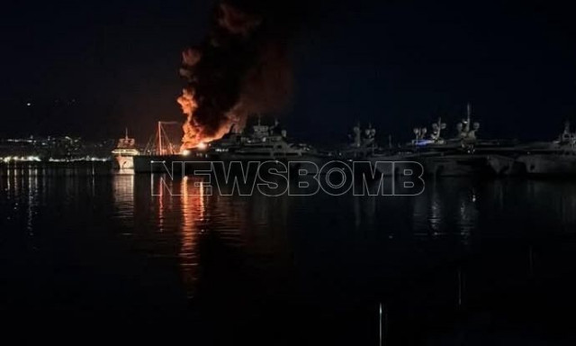 Φωτιά στη Μαρίνα Ζέας: «Πεταχτήκαμε, ακούστηκε ένας δυνατός κρότος», λέει κάτοικος στο Newsbomb