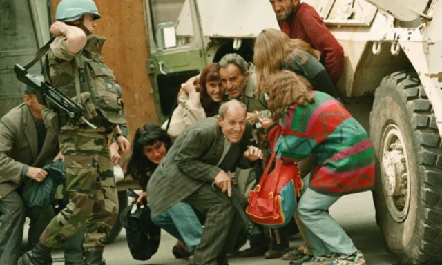 «Τουρισμός θανάτου στο Σαράγεβο»:Έρευνα στην Ιταλία για πλούσιους που πλήρωναν να πυροβολούν αμάχους