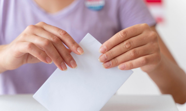 Δημοσκόπηση OPINION: Διπλάσιο προβάδισμα ΝΔ  - Ποιοι θα ψήφιζαν Τσίπρα, Σαμαρά