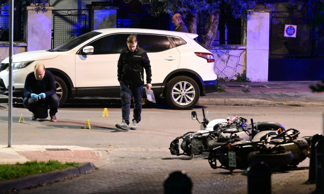 Επεισοδιακή καταδίωξη στον Άγιο Δημήτριο: 3 προσαγωγές - Σε εξέλιξη η επιχείρηση της ΕΛ.ΑΣ