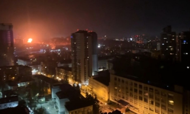 Ουκρανία: Νέο ρωσικό σφυροκόπημα στο Κίεβο - Τουλάχιστον ένας νεκρός και 24 τραυματίες