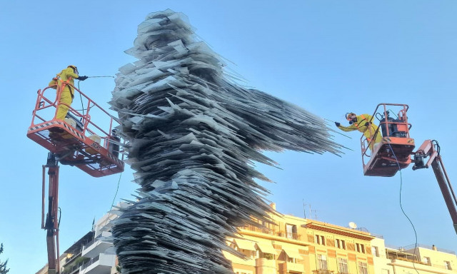 Καθαρίστηκε ο «Δρομέας»: Η ιστορία του εμβληματικού γλυπτού – Δείτε εικόνες