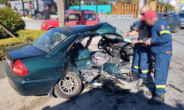 Τροχαίο δυστύχημα στην Παιανία: Νεκροί δύο ηλικιωμένοι από τη σύγκρουση δύο αυτοκινήτων στη Λαυρίου