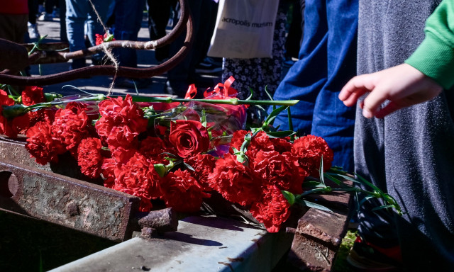 Πολυτεχνείο: Με επεισόδια και τραυματίες ξεκίνησαν οι εορτασμοί - Επί ποδός 5.500 αστυνομικοί
