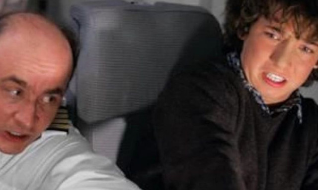 Τα ανατριχιαστικά τελευταία λόγια του πιλότου που άφησε τα παιδιά του να «πετάξουν» το αεροπλάνο