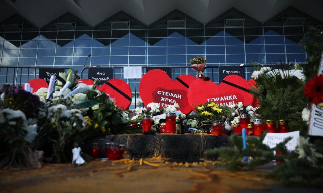 Σερβία: Τερμάτισε την απεργία πείνας μετά από 16 ημέρες μητέρα θύματος της τραγωδίας στο Νόβι Σαντ