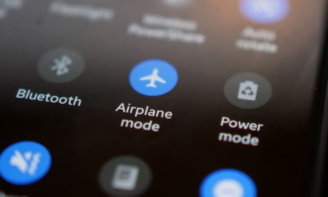 Λειτουργία πτήσης: Πότε πρέπει να την ενεργοποιείτε και γιατί - Όχι μόνο στα αεροπλάνα
