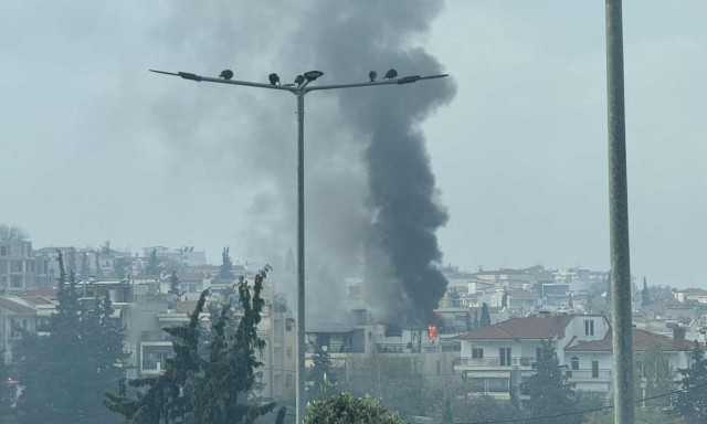 Φωτιά τώρα σε διαμέρισμα στη Θεσσαλονίκη – Μεγάλη κινητοποίηση της Πυροσβεστικής