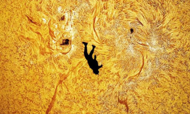 Photobombing στον ήλιο: Αστροφωτογράφος απαθανατίζει μια μοναδική εικόνα