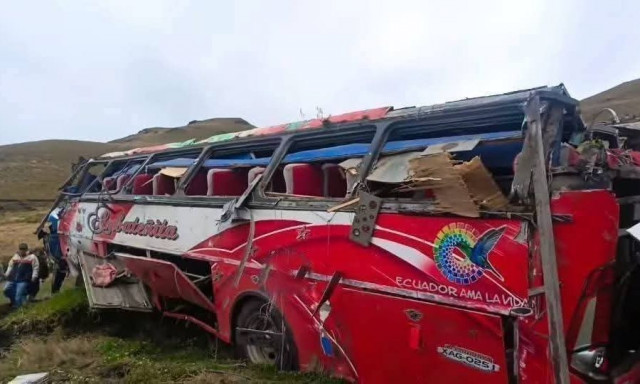 Τραγωδία στον Ισημερινό: Τουλάχιστον 21 νεκροί και 40 τραυματίες σε τροχαίο με λεωφορείο - Βίντεο