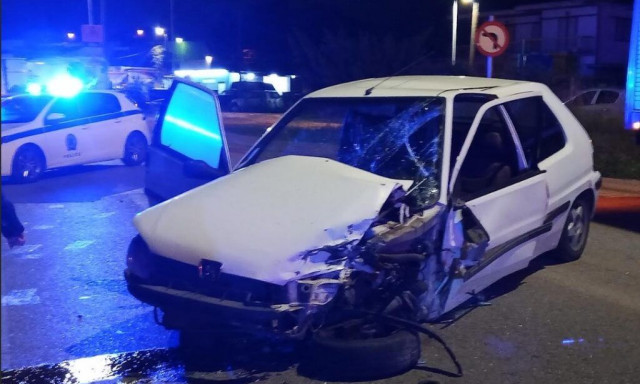 Τροχαίο στο Αγρίνιο: Σφοδρή σύγκρουση ΙΧ - 3 τραυματίες, παιδί ανάμεσά τους - Εικόνες, βίντεο