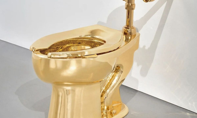 Τουαλέτα από μασίφ χρυσό με το όνομα «America» πωλήθηκε σε δημοπρασία για 12,1 εκατ. δολάρια