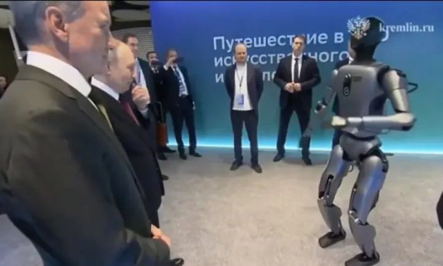 Ρωσία: Ρομπότ τεχνητής νοημοσύνης... χόρεψε για τον Πούτιν - Δείτε βίντεο