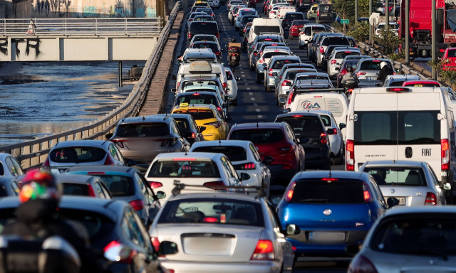 Κίνηση τώρα: «Φρακαρισμένος» ο Κηφισός - Καθυστερήσεις άνω των 45 λεπτών στην Αττική Οδό