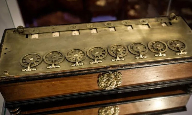 Παρίσι: Δικαστήριο μπλόκαρε τη δημοπρασία της παλαιότερης γνωστής αριθμομηχανής