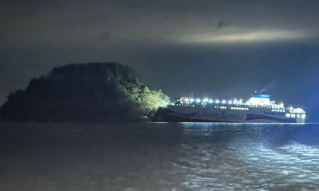 Νότια Κορέα: Πλοίο προσάραξε σε ακατοίκητο νησί επειδή ο πηδαλιούχος κοιτούσε το κινητό του