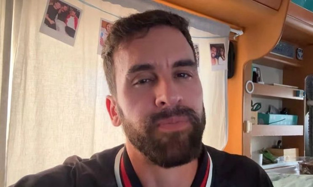 Ζωή σε 7 τ.μ.: Ο δάσκαλος που επέλεξε ένα τροχόσπιτο για να ζει