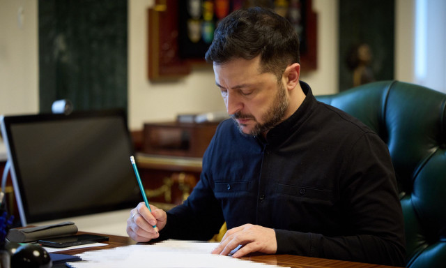 Washington Post: Ο Ζελένσκι πιο ευάλωτος από ποτέ και ο Τραμπ αυξάνει την πίεση