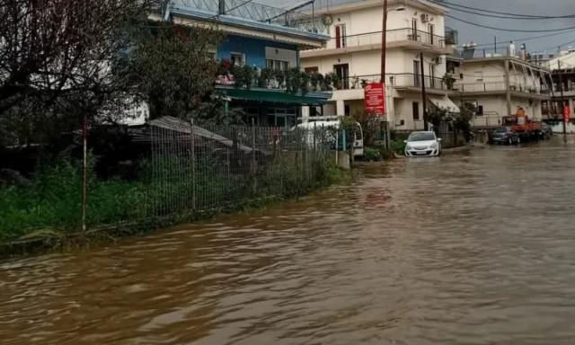 Ήπειρος: Σφοδρές βροχοπτώσεις στα Ιωάννινα - Μήνυμα από το 112
